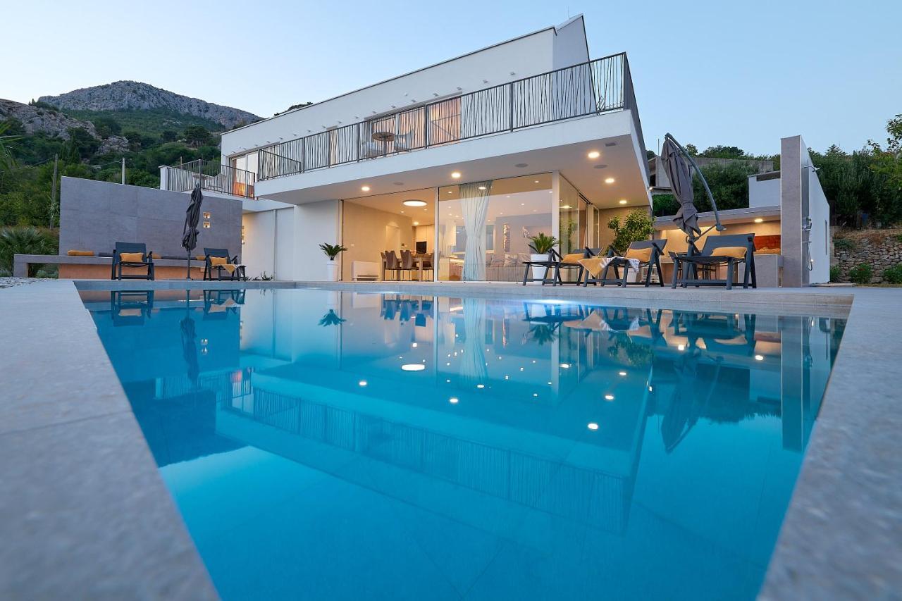 Design Clavis-brand New With A View *